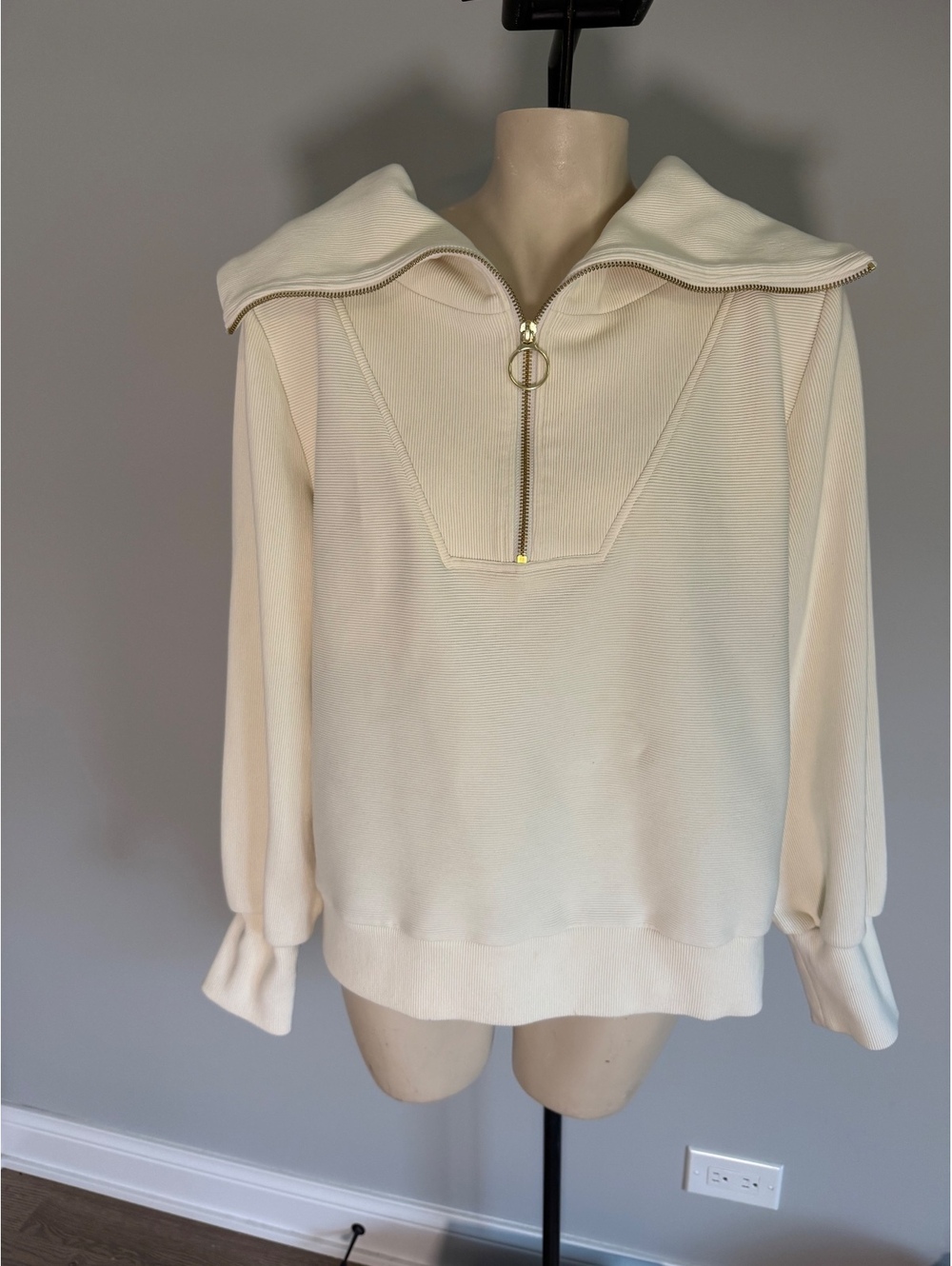 Varley Women's Cream Half-Zip Sweatshirt Large